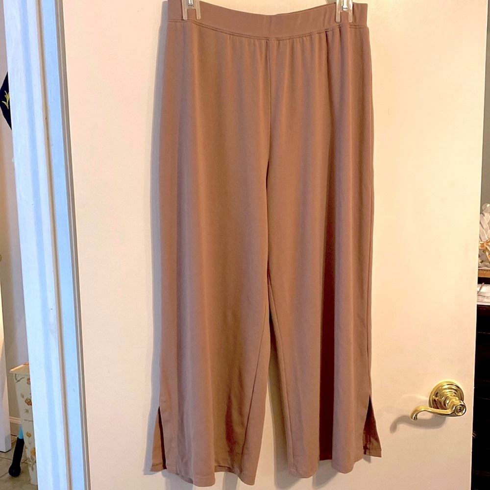 Vintage George Simonton Culotte skirt. Size Medium. Tan. Excellent condition.
